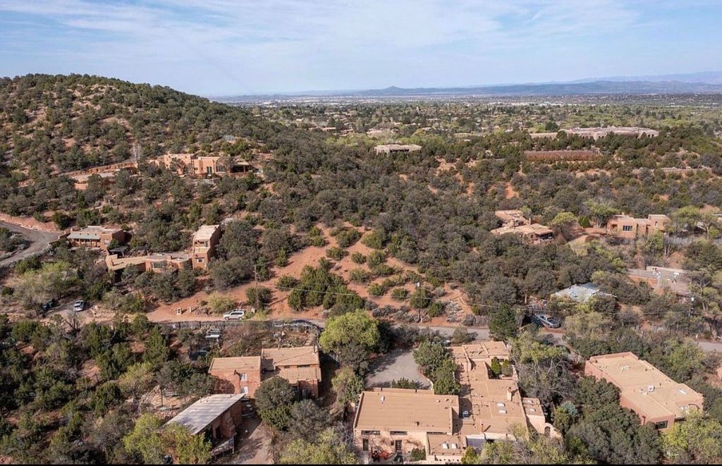 634 Camino De La Luz, Santa Fe, NM 87505