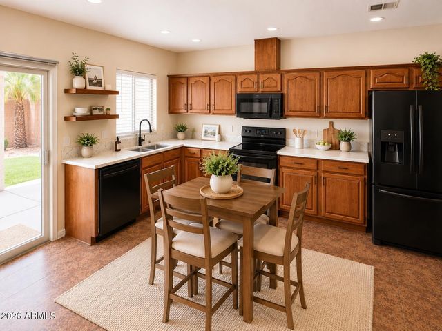 8773 W DAHLIA Drive, Peoria, AZ 85381
