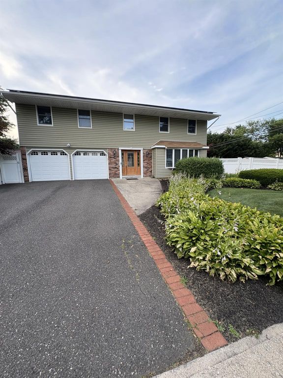 147 Wayne Street, Hauppauge, NY 11788