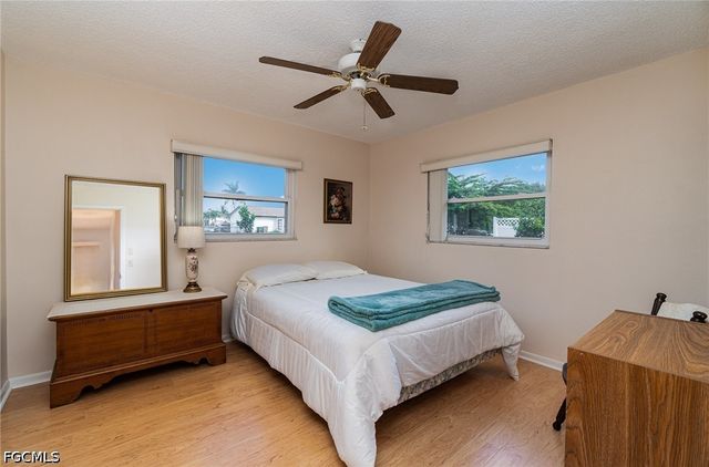 1725 SE 11th TER, Cape Coral, FL 33990