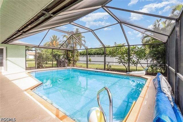 1725 SE 11th TER, Cape Coral, FL 33990