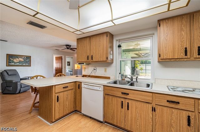 1725 SE 11th TER, Cape Coral, FL 33990