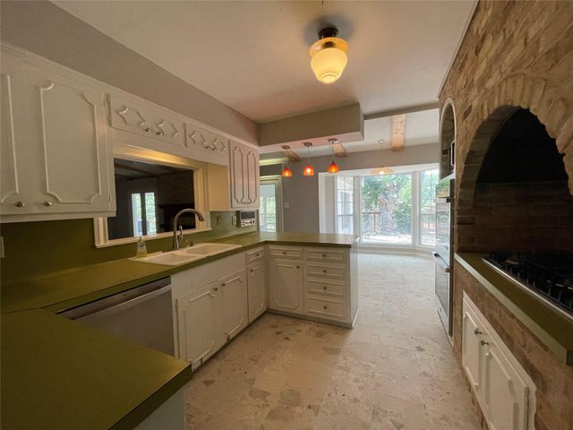 1706 Windoak DR, Austin, TX 78741
