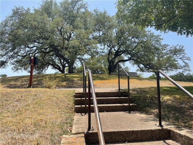 1706 Windoak DR, Austin, TX 78741