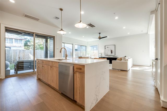 407 E 27th Street, Houston, TX 77008