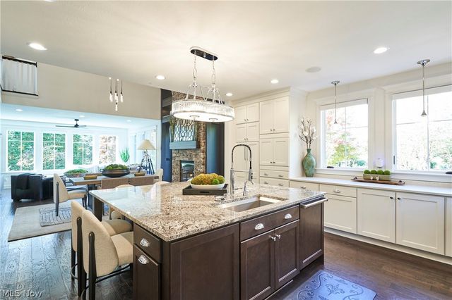 17552 Gates Landing Drive, Chagrin Falls, OH 44023