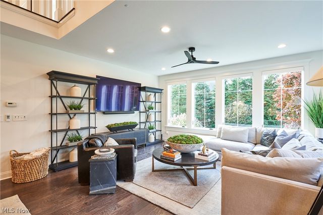 17552 Gates Landing Drive, Chagrin Falls, OH 44023