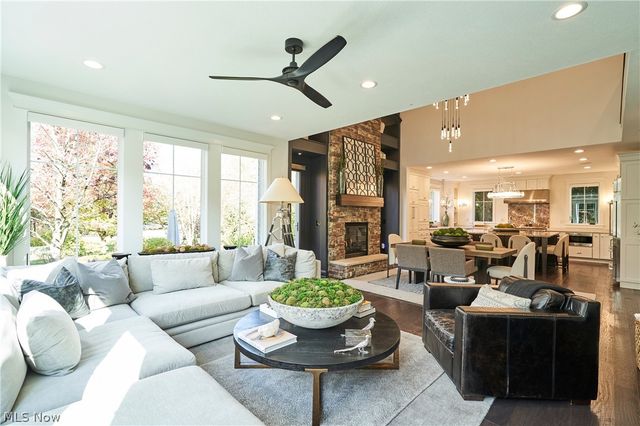 17552 Gates Landing Drive, Chagrin Falls, OH 44023