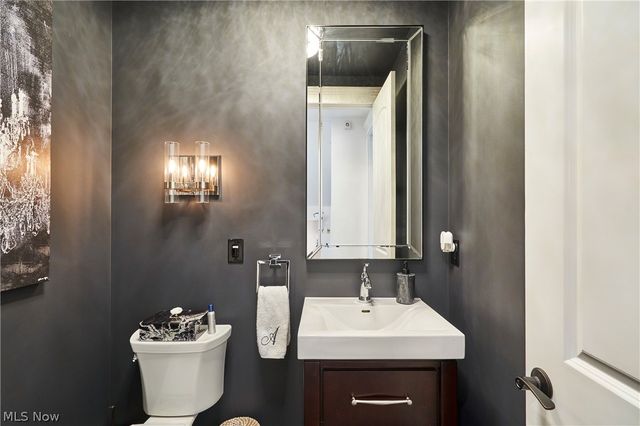 17552 Gates Landing Drive, Chagrin Falls, OH 44023