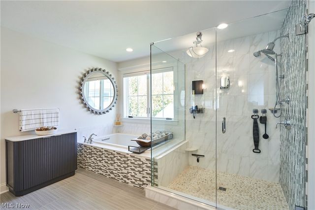 17552 Gates Landing Drive, Chagrin Falls, OH 44023