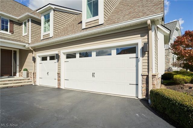 17552 Gates Landing Drive, Chagrin Falls, OH 44023