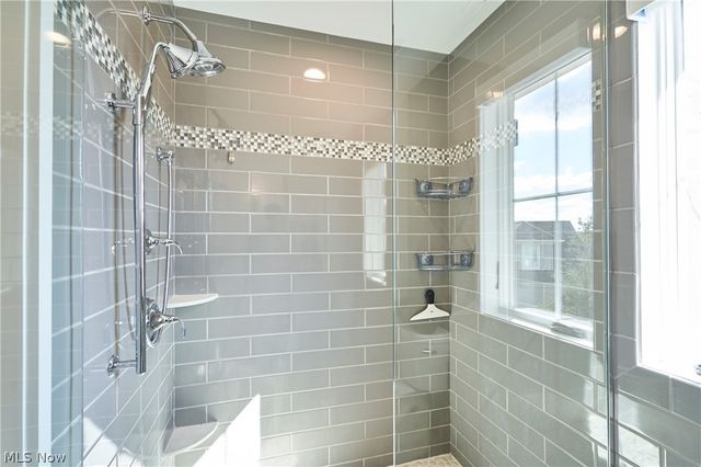 17552 Gates Landing Drive, Chagrin Falls, OH 44023