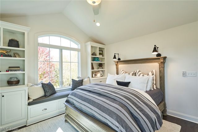 17552 Gates Landing Drive, Chagrin Falls, OH 44023