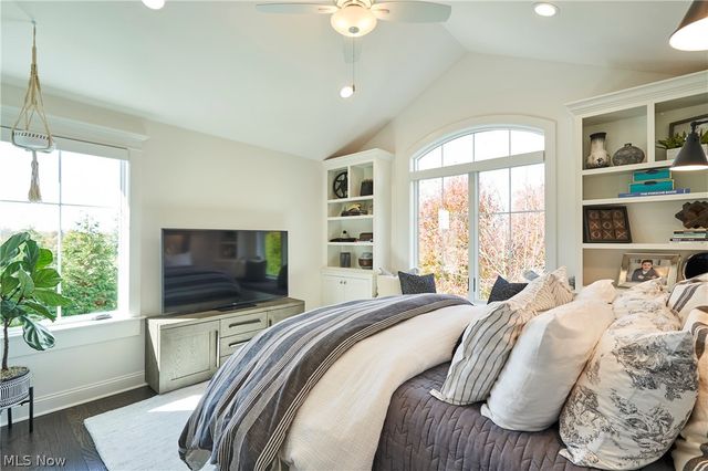 17552 Gates Landing Drive, Chagrin Falls, OH 44023