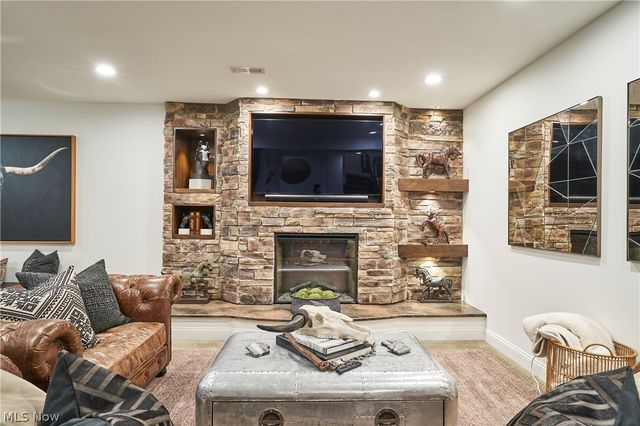 17552 Gates Landing Drive, Chagrin Falls, OH 44023