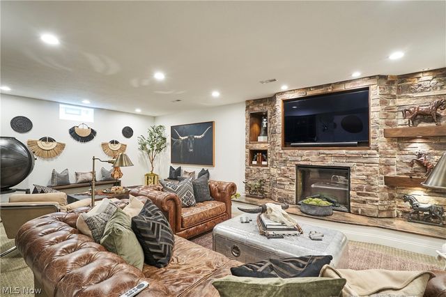 17552 Gates Landing Drive, Chagrin Falls, OH 44023