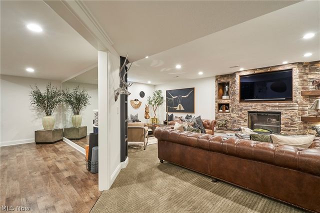 17552 Gates Landing Drive, Chagrin Falls, OH 44023