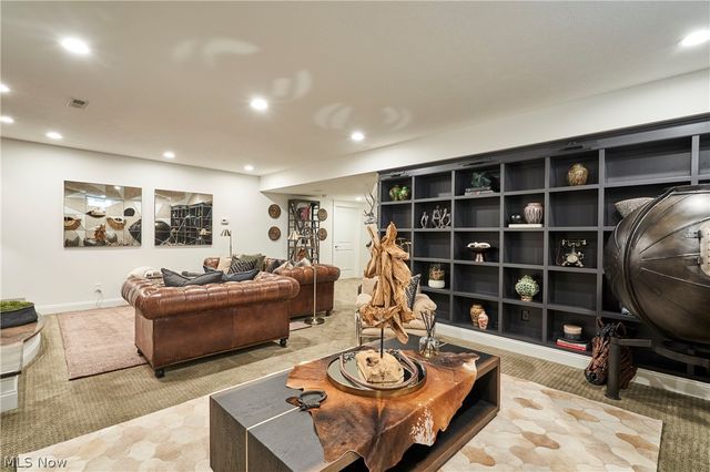 17552 Gates Landing Drive, Chagrin Falls, OH 44023