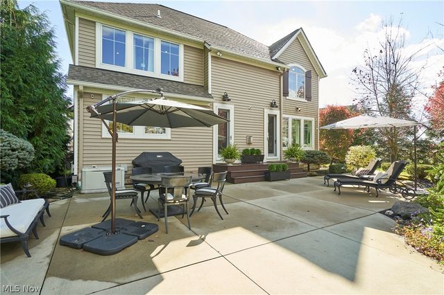 17552 Gates Landing Drive, Chagrin Falls, OH 44023