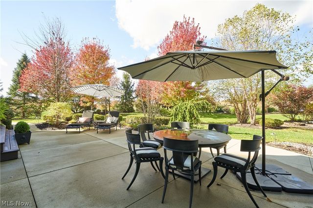 17552 Gates Landing Drive, Chagrin Falls, OH 44023