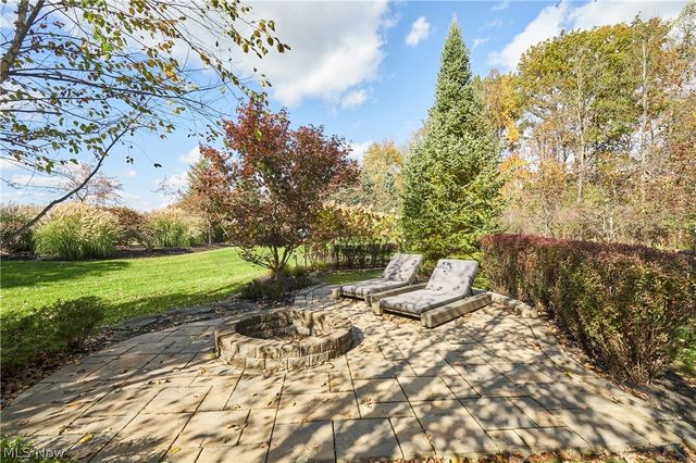 17552 Gates Landing Drive, Chagrin Falls, OH 44023