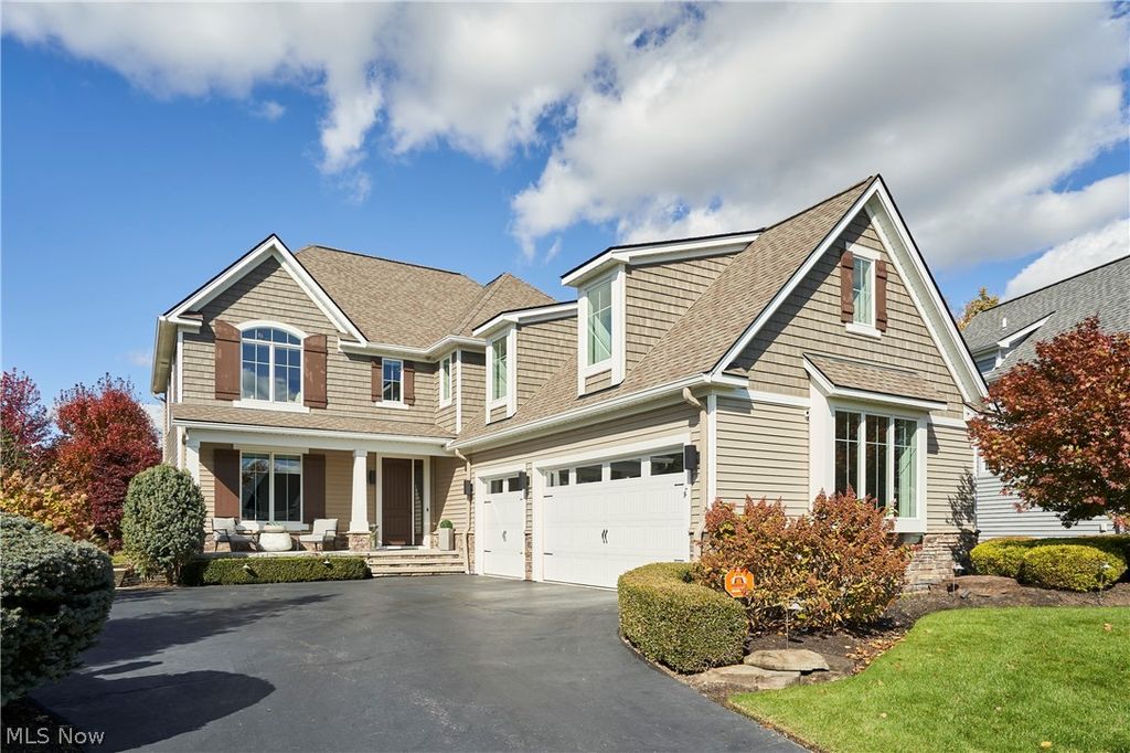 17552 Gates Landing Drive, Chagrin Falls, OH 44023