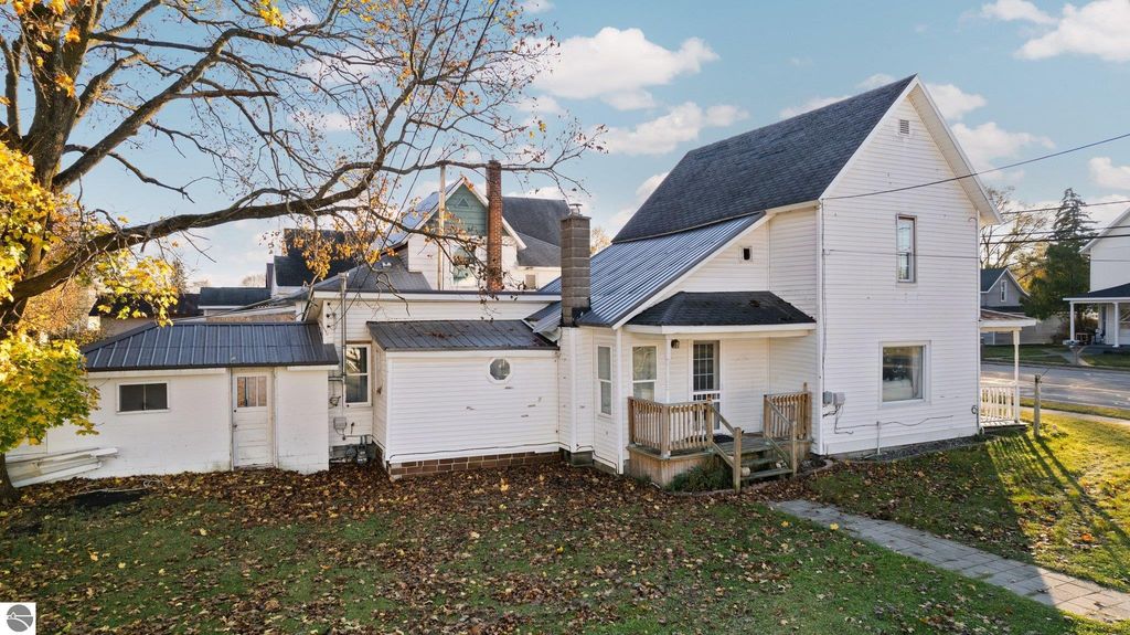 Image 6 of property listing at 303 S Michigan Avenue, Manton, MI 49663