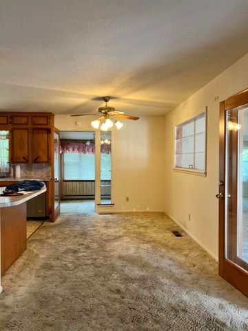 1318 S Mill Street, Grove, OK 74344