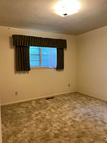 1318 S Mill Street, Grove, OK 74344