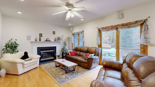 51 Sheffield Dr, Belchertown, MA 01007