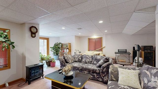 51 Sheffield Dr, Belchertown, MA 01007