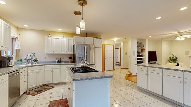 51 Sheffield Dr, Belchertown, MA 01007