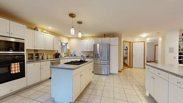 51 Sheffield Dr, Belchertown, MA 01007