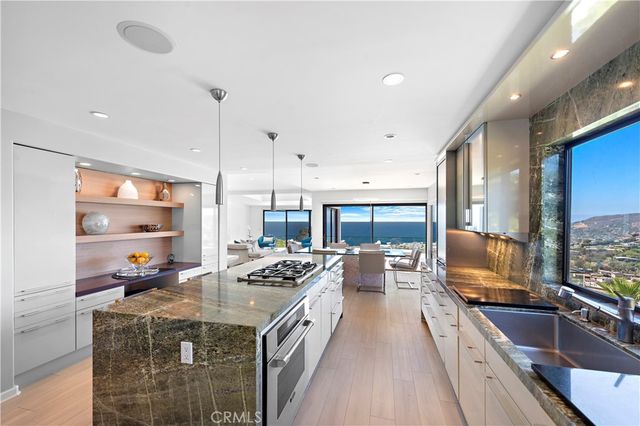 940 Summit Drive, Laguna Beach, CA 92651