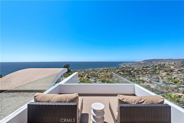 940 Summit Drive, Laguna Beach, CA 92651