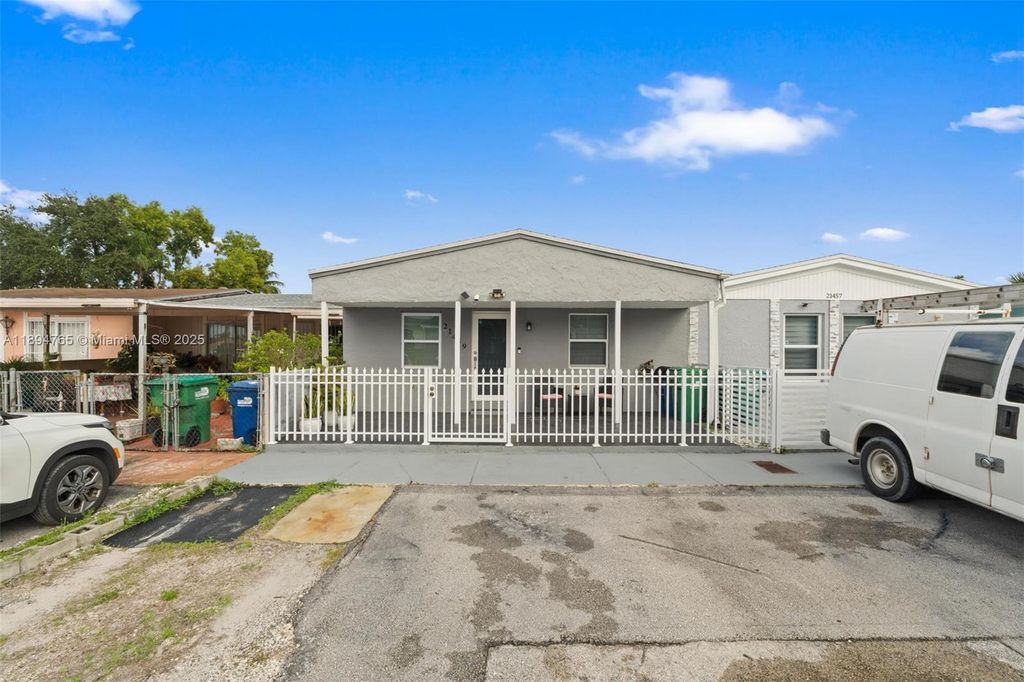 21459 NW 40th Cir Ct, Miami Gardens, FL 33055
