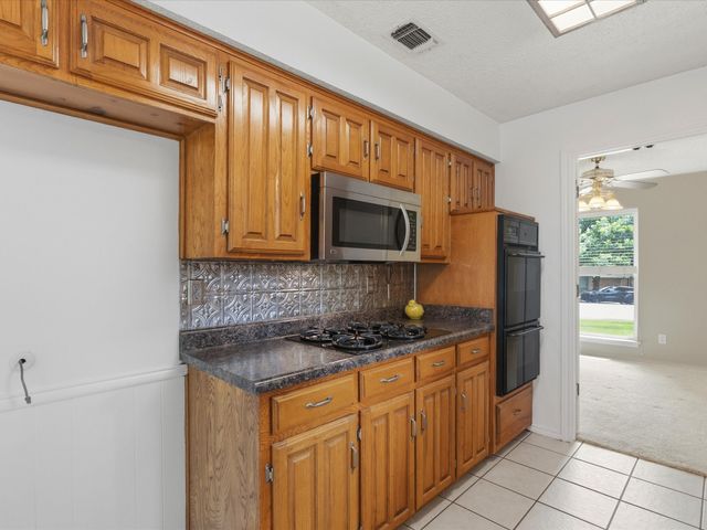 602 Adams Drive, Duncanville, TX 75137
