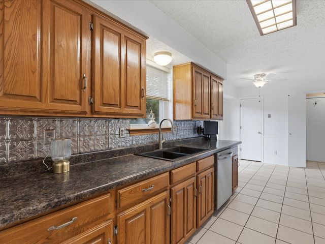 602 Adams Drive, Duncanville, TX 75137