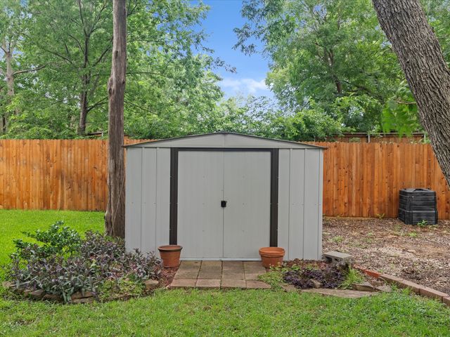 602 Adams Drive, Duncanville, TX 75137