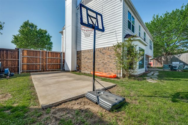 3305 Oakdale Court, Hurst, TX 76054