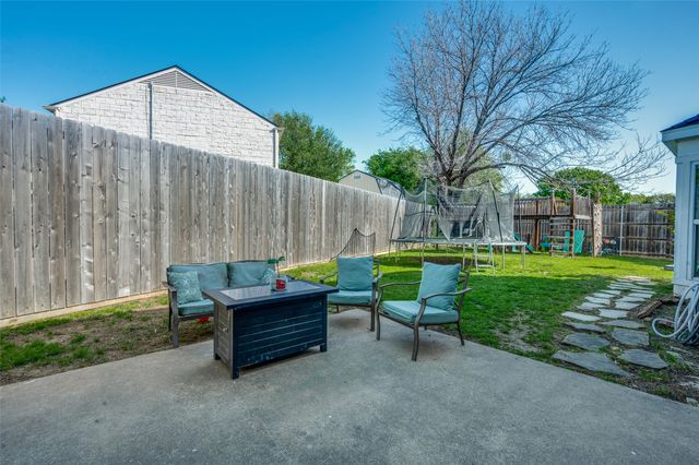 3305 Oakdale Court, Hurst, TX 76054