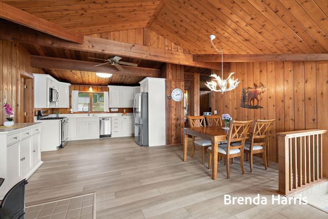 7975 E Lake Road, Holton Twp, MI 49457
