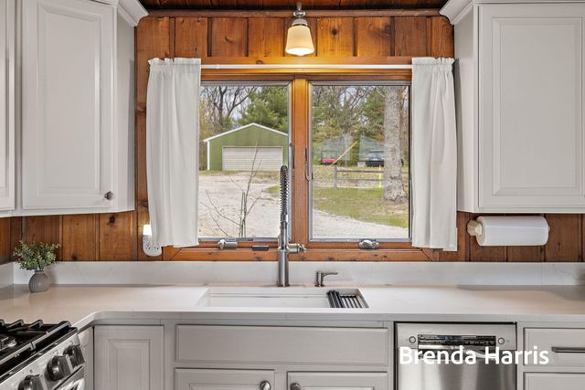 7975 E Lake Road, Holton Twp, MI 49457
