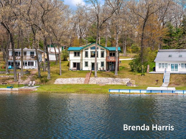 7975 E Lake Road, Holton Twp, MI 49457