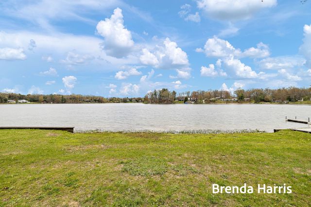 7975 E Lake Road, Holton Twp, MI 49457
