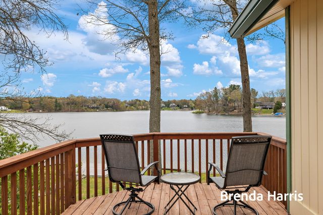 7975 E Lake Road, Holton Twp, MI 49457