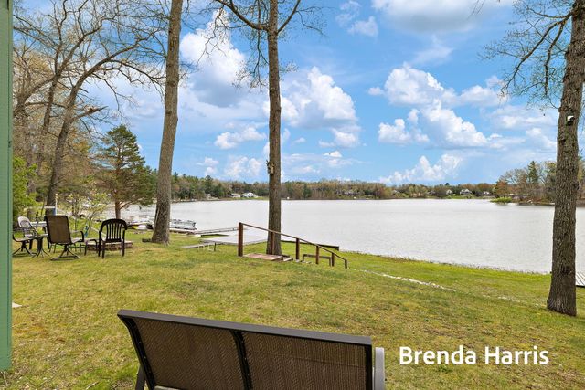 7975 E Lake Road, Holton Twp, MI 49457