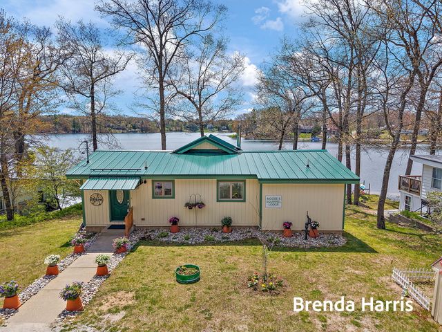 7975 E Lake Road, Holton Twp, MI 49457