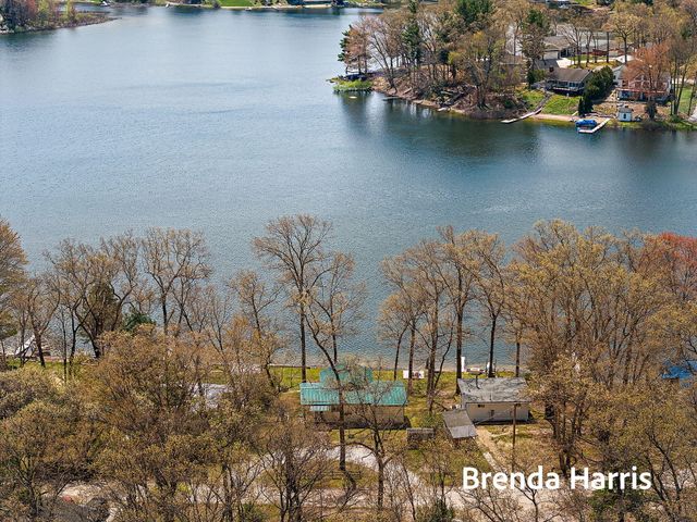 7975 E Lake Road, Holton Twp, MI 49457