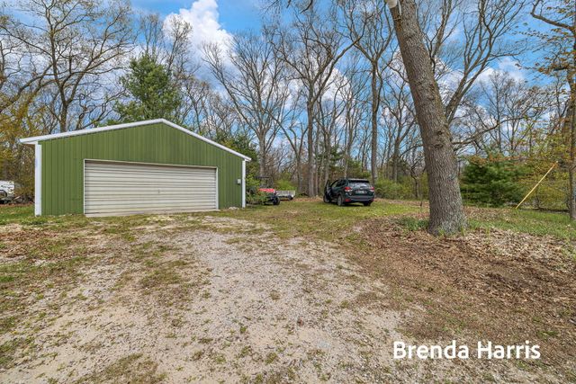 7975 E Lake Road, Holton Twp, MI 49457